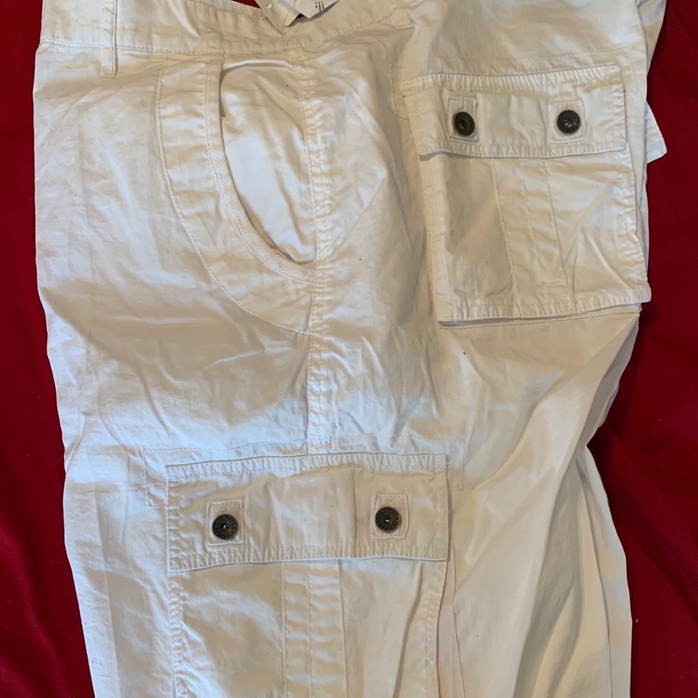 Marc Ecko white cargo shorts size 40 new